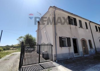 Casa all\'aperto - Casa semi indipendente Contrada Piana di Sciarra
 
snc, Pietracupa - foto 2