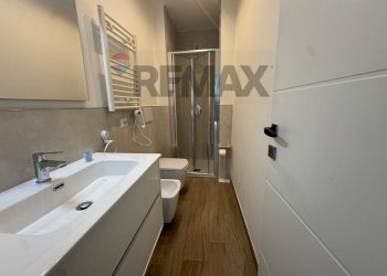 Bagno - Three-room apartment Via Nizza
40, Bari - photo 16