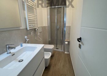 Bagno - Three-room apartment Via Nizza
40, Bari - photo 17