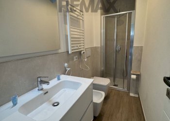 Bagno - Three-room apartment Via Nizza
40, Bari - photo 18