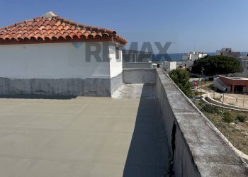 Terrazza - Three-room apartment Via Nizza
40, Bari - photo 33
