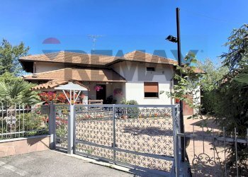 Casa all\'aperto - Villa via oleggio castello
 
17, Paruzzaro - photo 2