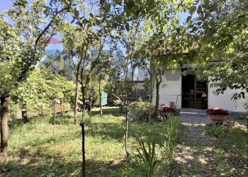 Giardino - Villa via oleggio castello
 
17, Paruzzaro - photo 14