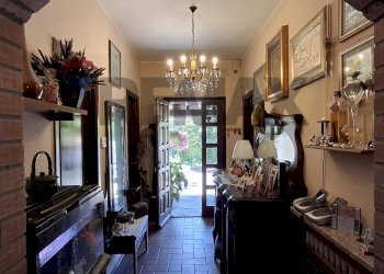 Hall / corridoio - Villa via oleggio castello
 
17, Paruzzaro - photo 25