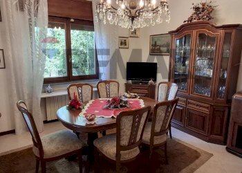 Sala da pranzo - Villa via oleggio castello
 
17, Paruzzaro - photo 26