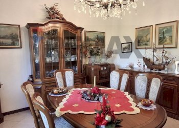Sala da pranzo - Villa via oleggio castello
 
17, Paruzzaro - photo 28