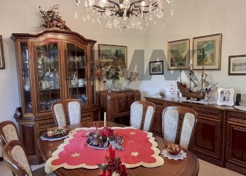 Sala da pranzo - Villa via oleggio castello
 
17, Paruzzaro - photo 29