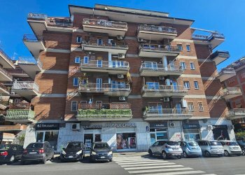 Edificio all\'aperto - Three-room apartment VIA DELLA BUFALOTTA
174, Roma - photo 1