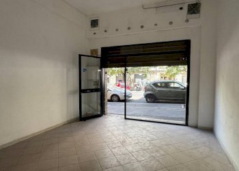 Interno non residenziale - Negozio via Fonteiana, Roma - foto 3