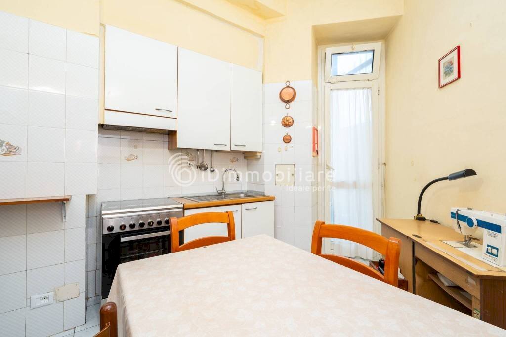Cucina - Trilocale via Carlo Denina, 2, Torino (zona Vanchiglia) - foto 3