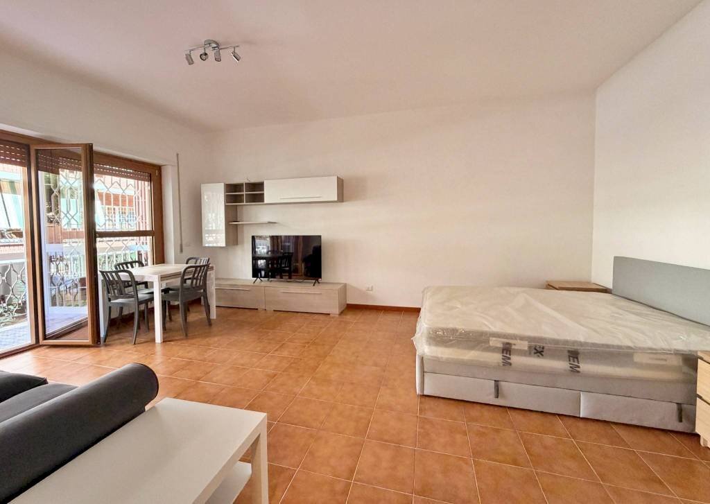 Salone - One-room apartment via Luigi Tonta, Roma (neighborhood Lido di Ostia) - photo 1