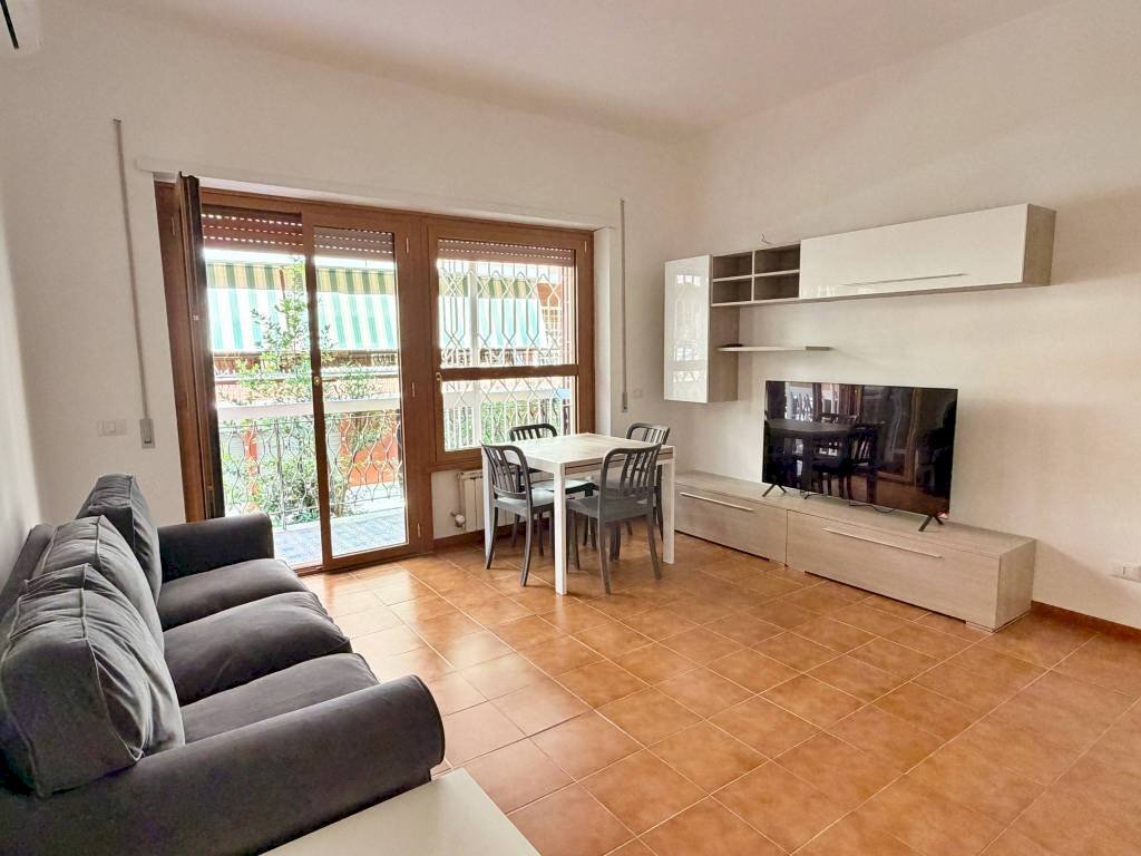 Salone - One-room apartment via Luigi Tonta, Roma (neighborhood Lido di Ostia) - photo 2