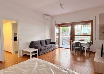 Salone - One-room apartment via Luigi Tonta, Roma (neighborhood Lido di Ostia) - photo 4