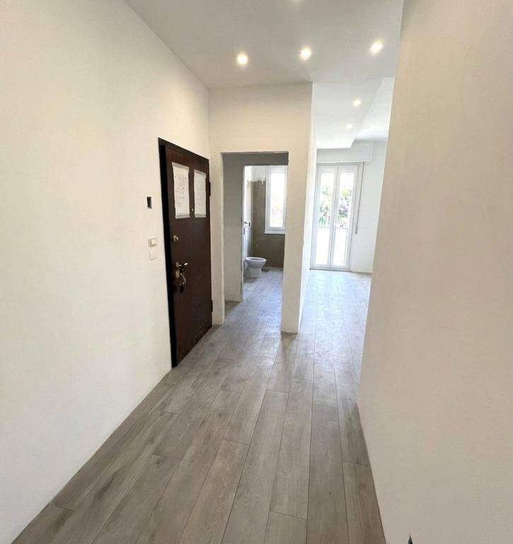 Interno palazzo - Three-room apartment via Giacinta Pezzana, Bologna (neighborhood San Donato) - photo 3