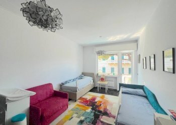 Camera da letto - Three-room apartment via Montallegro, 15, Genova (neighborhood Albaro) - photo 10