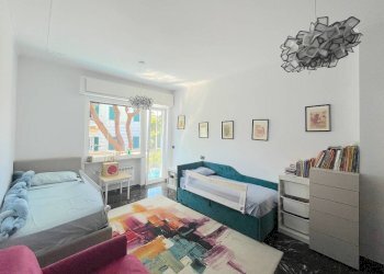 Camera da letto - Three-room apartment via Montallegro, 15, Genova (neighborhood Albaro) - photo 11