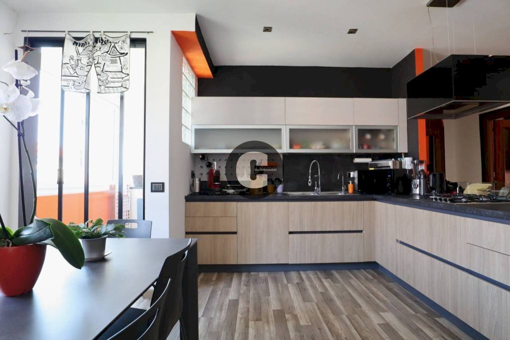 Cucina - Trilocale via Oropa, 95, Torino (zona Vanchiglietta) - foto 2