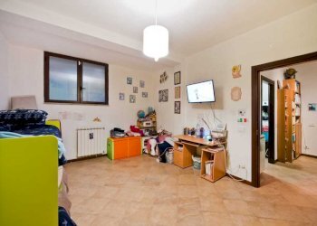 WhatsApp Image 2026-04-16 at 09.20.58 (2).jpeg - Three-family Villa Via delle Calcare 40, Rocca di Papa - photo 14