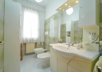 ampio bagno - Villetta Verucchio - foto 15