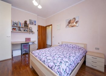 camera 2 con parquet - Villetta Verucchio - foto 21