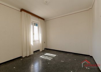 4.2 CAMERA 1 - Appartamento Via Sant'Alberto 61A, Genova (zona Sestri Ponente) - foto 14