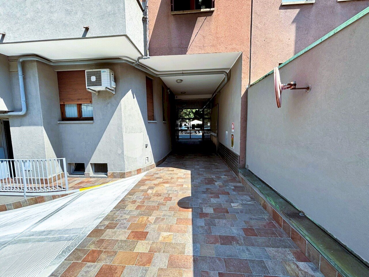 Ingresso - Box Via Benedetto Marcello 5, Milano (neighborhood Centrale) - photo 1
