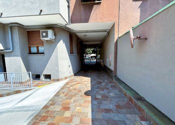 Ingresso - Box Via Benedetto Marcello 5, Milano (neighborhood Centrale) - photo 1