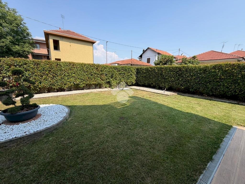 Four-room apartment Via Volta, Beinasco - photo 2