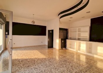 Locale Commerciale Mondragone - foto 1
