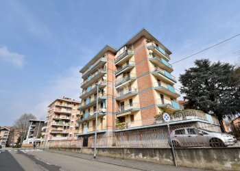 Four-room apartment Via Alcide de Gasperi, Ivrea - photo 2
