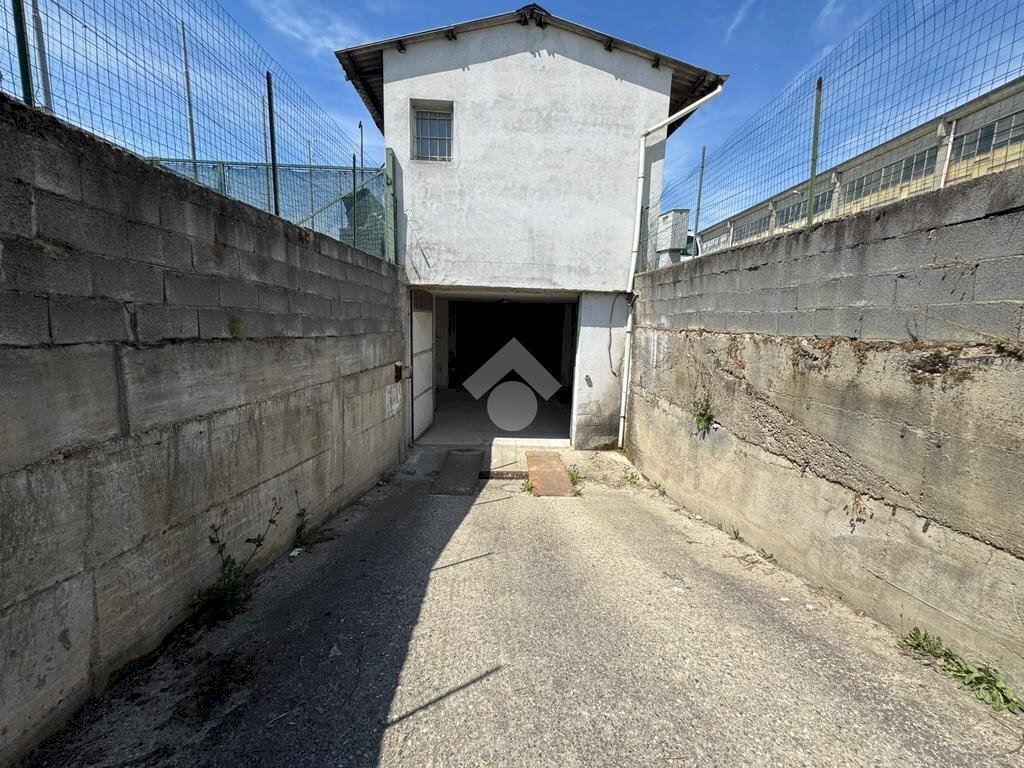 Capannone Strada Montebianco, Cameri - foto 1