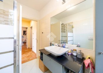 Three-room apartment Via Nello Ponzi, Lesignano de' Bagni - photo 12