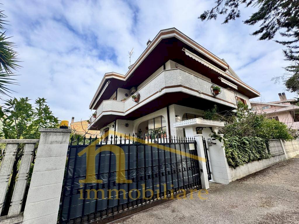 Foto 1 - Villa Via Sagittario
 
4, Montesilvano - foto 1