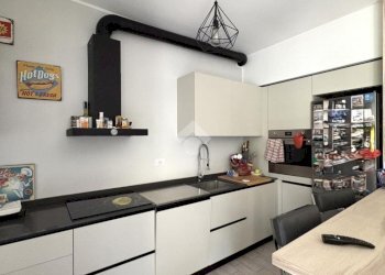 Three-room apartment Via Martiri di Marzabotto, Senago - photo 14