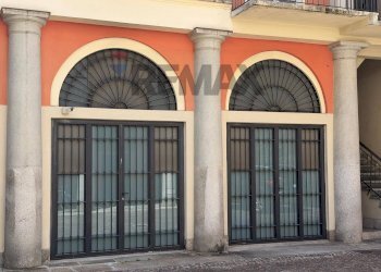 Edificio all\'aperto - Locale Commerciale Corso Camillo Benso di Cavour
17, Novara - foto 1