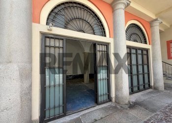 Edificio all\'aperto - Locale Commerciale Corso Camillo Benso di Cavour
17, Novara - foto 2