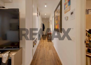 Hall / corridoio - Three-room apartment Via Mimmo Conenna
 
30, Bari - photo 11