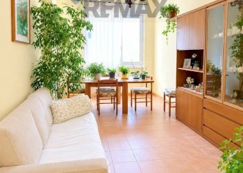 Sala da pranzo - Trilocale Via Catalani
 
9, Varese - foto 1