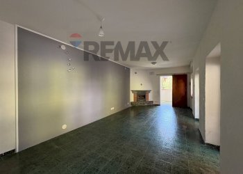 Stanza vuota - Semi-detached house Vicolo Piatti
 
10, Viggiù - photo 8