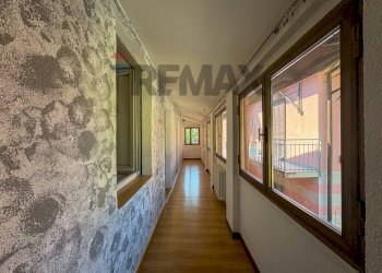 Hall / corridoio - Semi-detached house Vicolo Piatti
 
10, Viggiù - photo 14