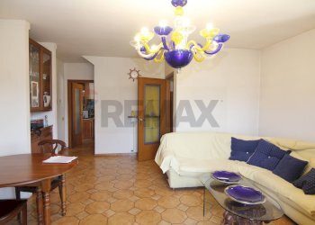 Sala da pranzo - Villa Via Nino Bixio
 
28, Orino - photo 3
