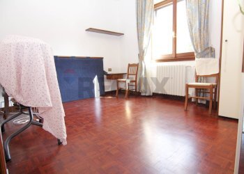 Stanza vuota - Villa Via Nino Bixio
 
28, Orino - photo 13