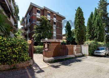 Edificio all\'aperto - Trilocale Via Angelo Messedaglia
36, Roma - foto 1