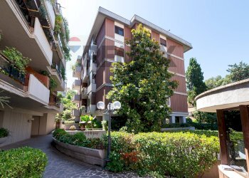 Edificio all\'aperto - Trilocale Via Angelo Messedaglia
36, Roma - foto 2