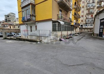 Edificio all\'aperto - Commercial Activity Corso Calatafimi
 
899, Palermo - photo 3