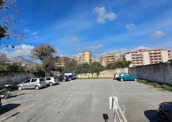 Edificio all\'aperto - Commercial Activity Corso Calatafimi
 
899, Palermo - photo 8