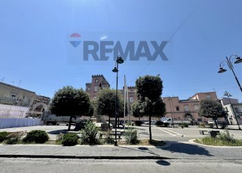 Edificio all\'aperto - Trilocale PIAZZA DELLA REPUBBLICA
 
32, Sant'Antimo - foto 2