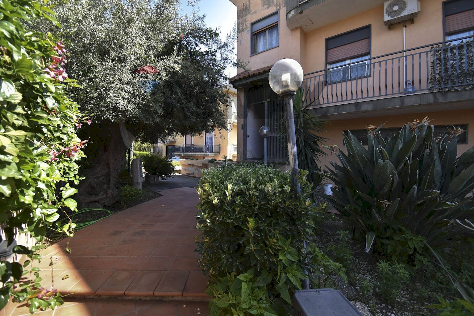 Edificio all\'aperto - Quadrilocale Via Dei Vigneri
 
19, Misterbianco - foto 2