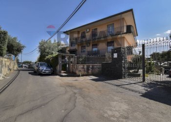 Edificio all\'aperto - Quadrilocale Via Dei Vigneri
 
19, Misterbianco - foto 1