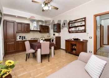 Sala da pranzo - Quadrilocale Via Dei Vigneri
 
19, Misterbianco - foto 24